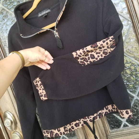 Derek Heart Black Medium quarter zip Cropped Fleece Sweatshirt w/ Leopard Trim - Picture 2 of 9